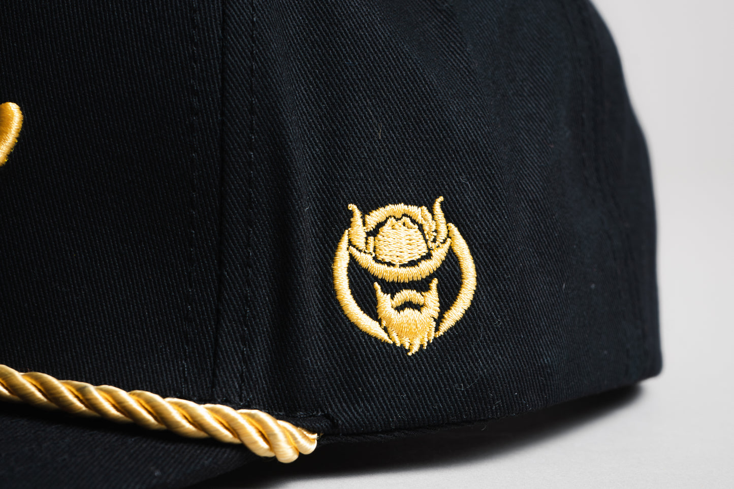 Gorra mao' meno' Oro