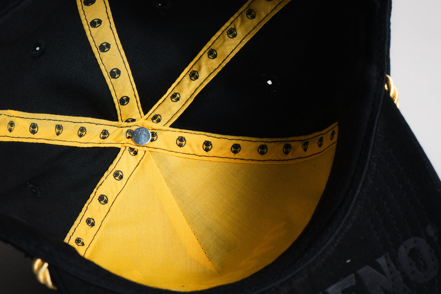Gorra mao' meno' Oro