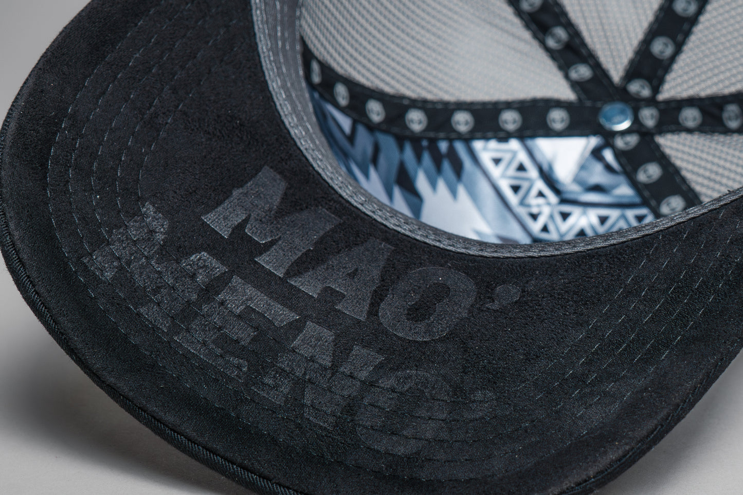 Gorra mao meno tribal negra