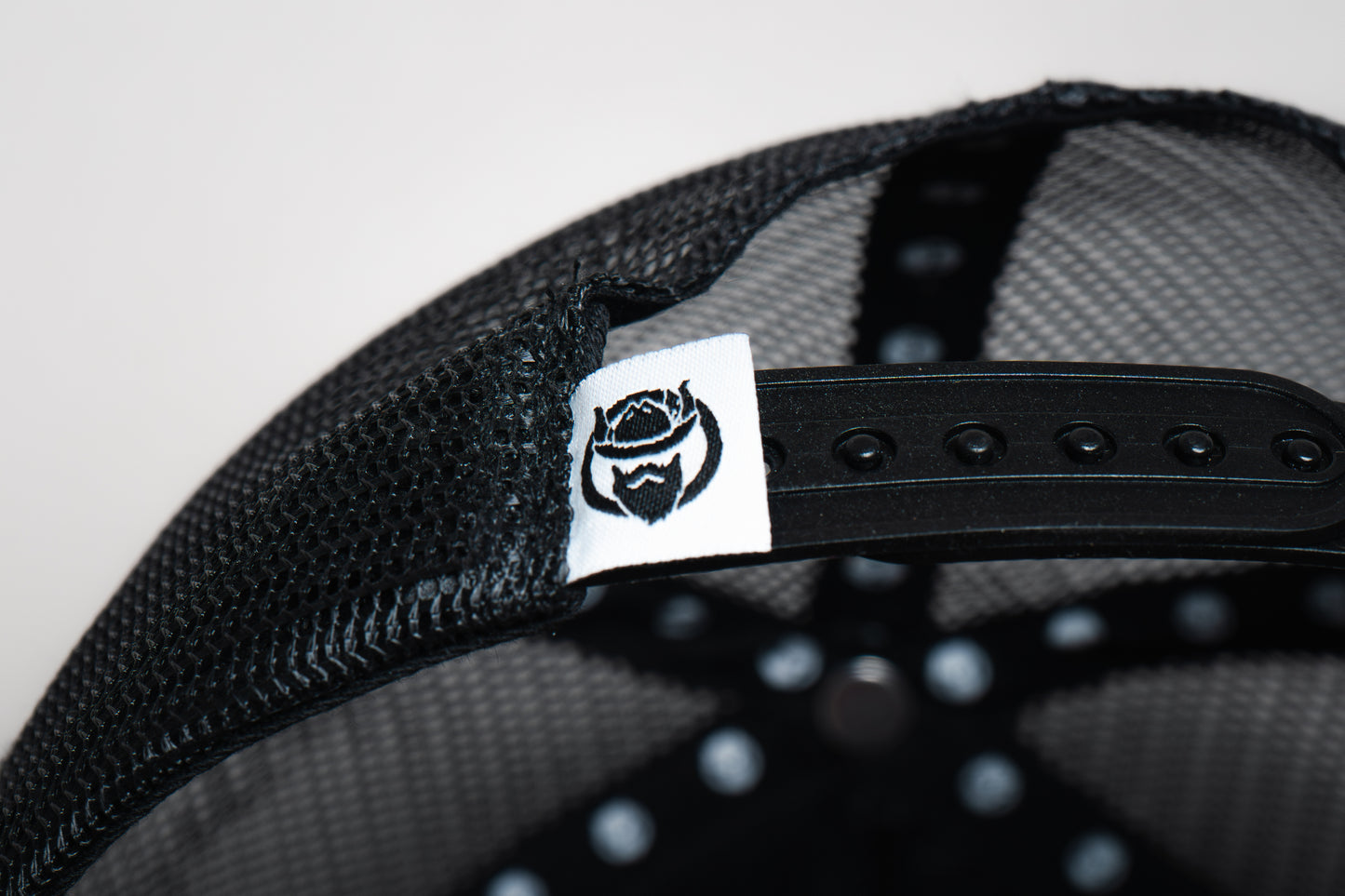 *Gorra Mao' Meno' Cuadro (Negra)