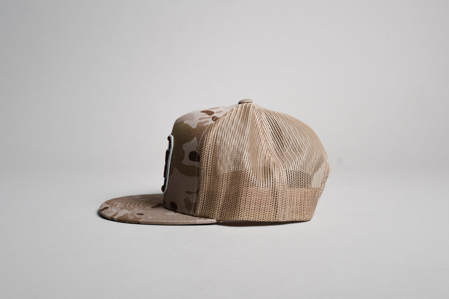 Gorra Mao’ Meno’ Desert Camo