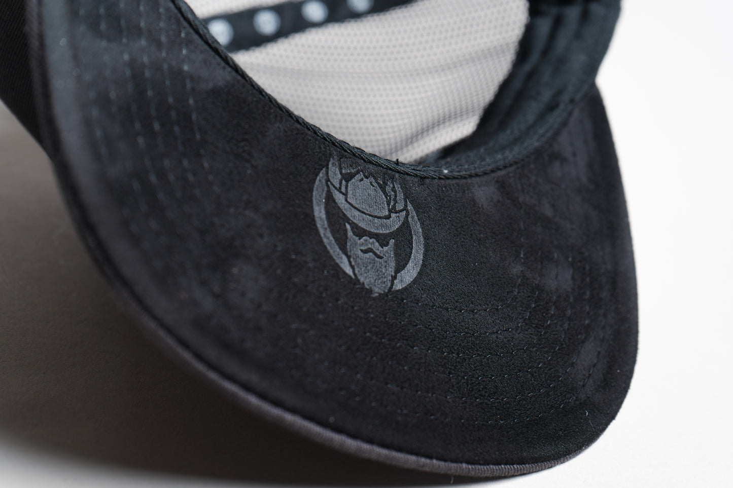 Gorra El Vikingo parche tribal carbon