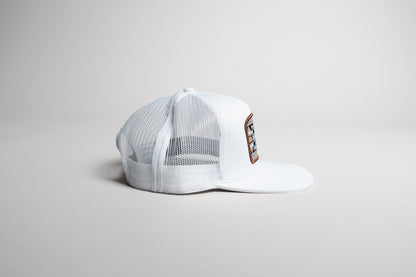 Gorra Mao meno parche tribal blanca